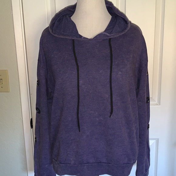 Purple hoodie with large grommet sleeves - Picture 3 of 7